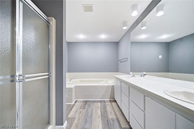 21600 Oak Bark Trail, Strongsville, OH 44149