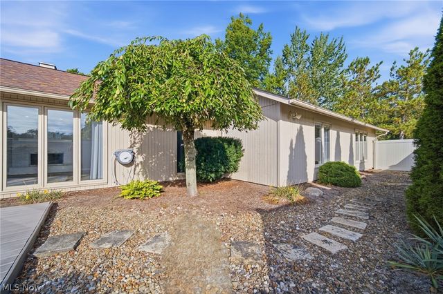 21600 Oak Bark Trail, Strongsville, OH 44149