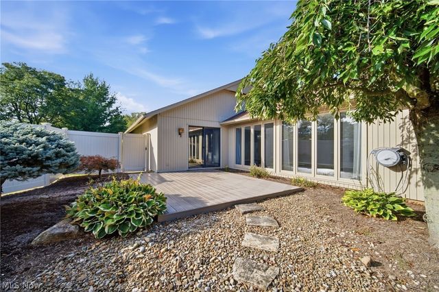 21600 Oak Bark Trail, Strongsville, OH 44149
