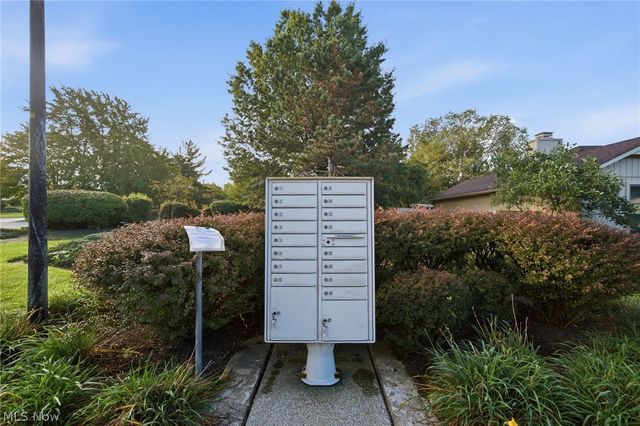 21600 Oak Bark Trail, Strongsville, OH 44149