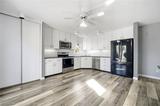 21600 Oak Bark Trail, Strongsville, OH 44149