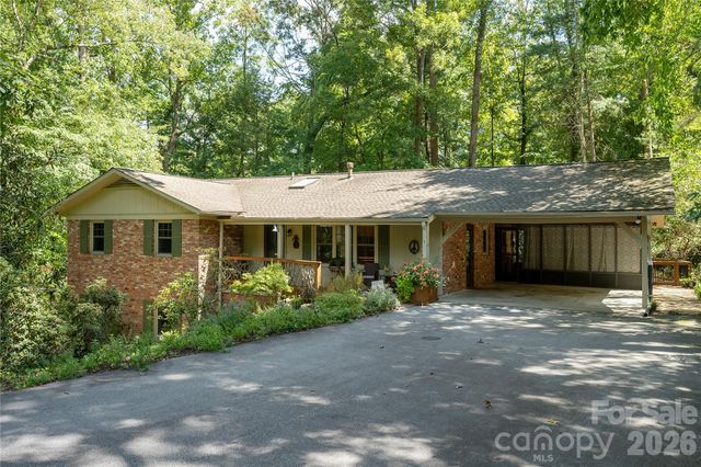 906 Indian Hill Road, Hendersonville, NC 28792