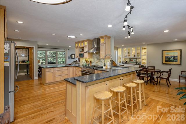 906 Indian Hill Road, Hendersonville, NC 28792