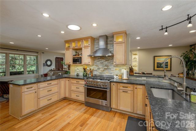906 Indian Hill Road, Hendersonville, NC 28792