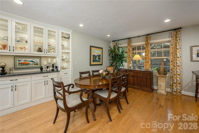 906 Indian Hill Road, Hendersonville, NC 28792