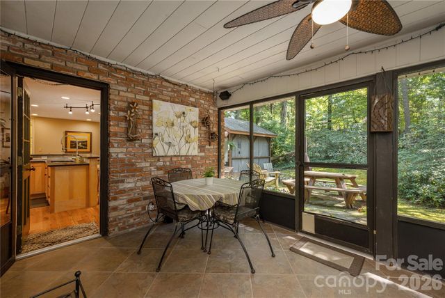 906 Indian Hill Road, Hendersonville, NC 28792