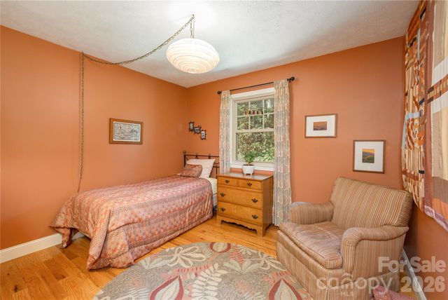 906 Indian Hill Road, Hendersonville, NC 28792