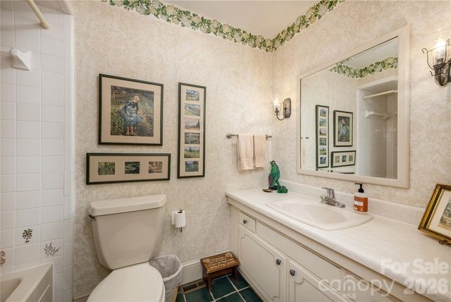 906 Indian Hill Road, Hendersonville, NC 28792
