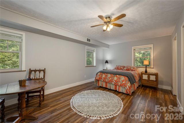 906 Indian Hill Road, Hendersonville, NC 28792