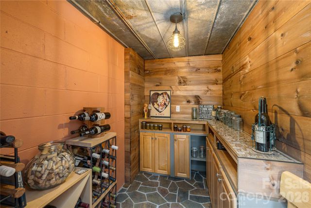 906 Indian Hill Road, Hendersonville, NC 28792