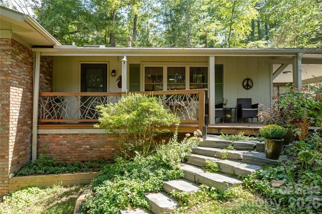 906 Indian Hill Road, Hendersonville, NC 28792