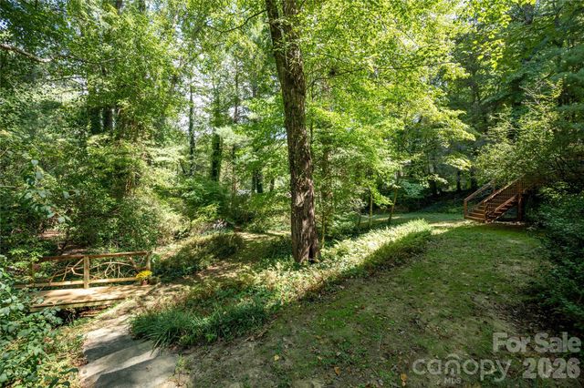 906 Indian Hill Road, Hendersonville, NC 28792