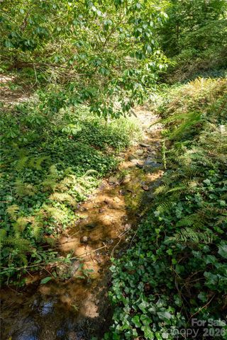 906 Indian Hill Road, Hendersonville, NC 28792