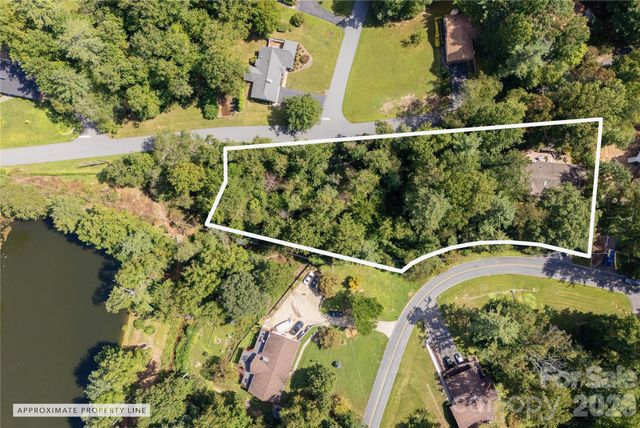 906 Indian Hill Road, Hendersonville, NC 28792