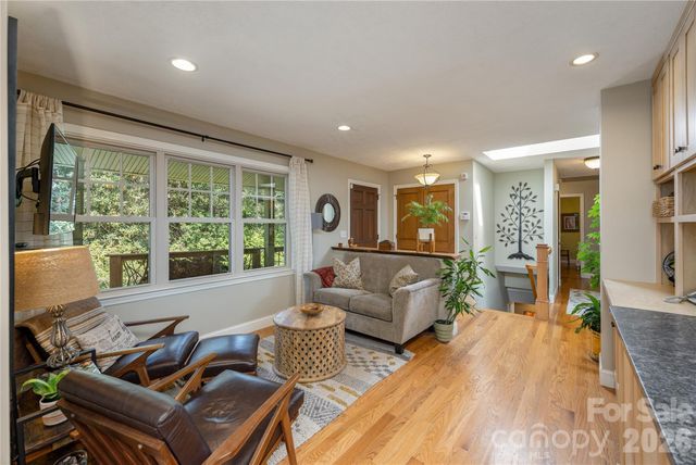 906 Indian Hill Road, Hendersonville, NC 28792
