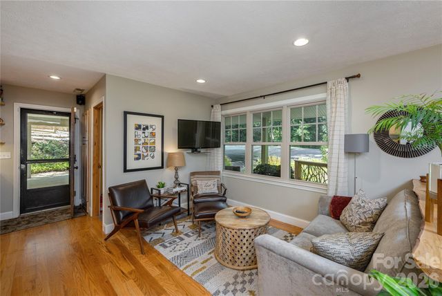 906 Indian Hill Road, Hendersonville, NC 28792