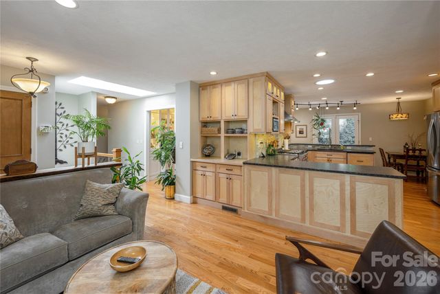 906 Indian Hill Road, Hendersonville, NC 28792