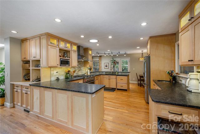 906 Indian Hill Road, Hendersonville, NC 28792
