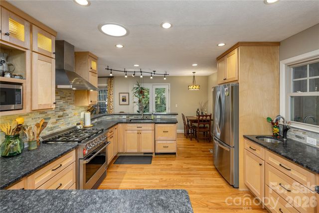906 Indian Hill Road, Hendersonville, NC 28792