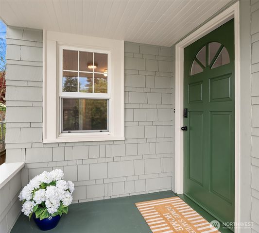 6044 25th Avenue NE, Seattle, WA 98115
