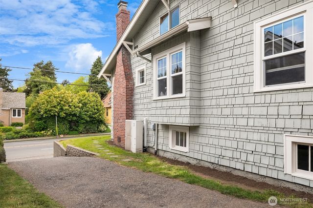 6044 25th Avenue NE, Seattle, WA 98115