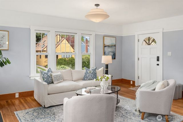 6044 25th Avenue NE, Seattle, WA 98115