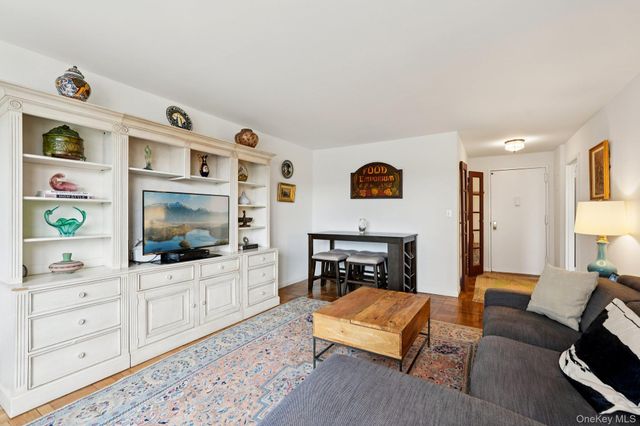 499 N Broadway 6M, White Plains, NY 10603