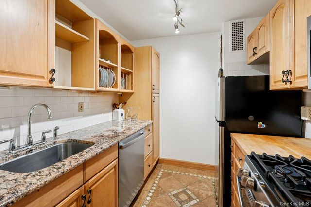 499 N Broadway 6M, White Plains, NY 10603