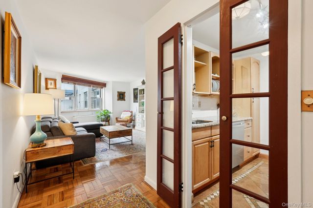 499 N Broadway 6M, White Plains, NY 10603