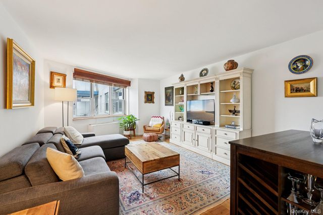 499 N Broadway 6M, White Plains, NY 10603