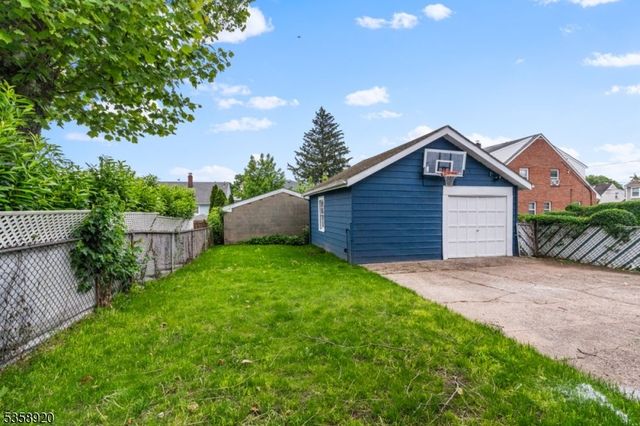 49 Oakwood Ave, Bloomfield Twp., NJ 07003