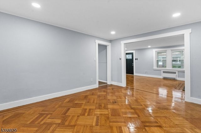 49 Oakwood Ave, Bloomfield Twp., NJ 07003
