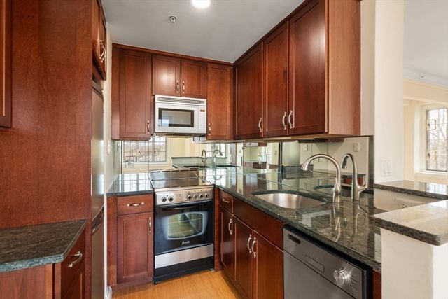 20 Chapel St B908, Brookline, MA 02446