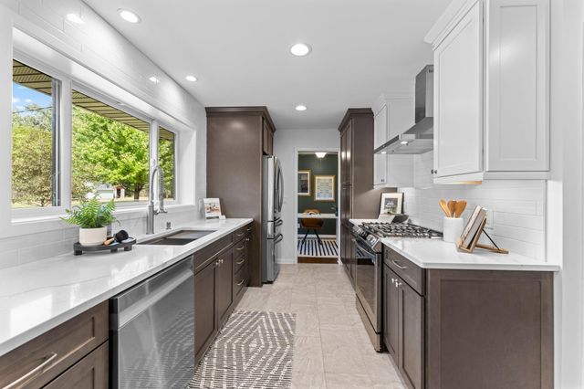 1619 Constance Drive E, Golden Valley, MN 55422