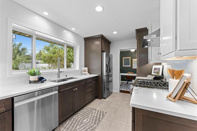 1619 Constance Drive E, Golden Valley, MN 55422