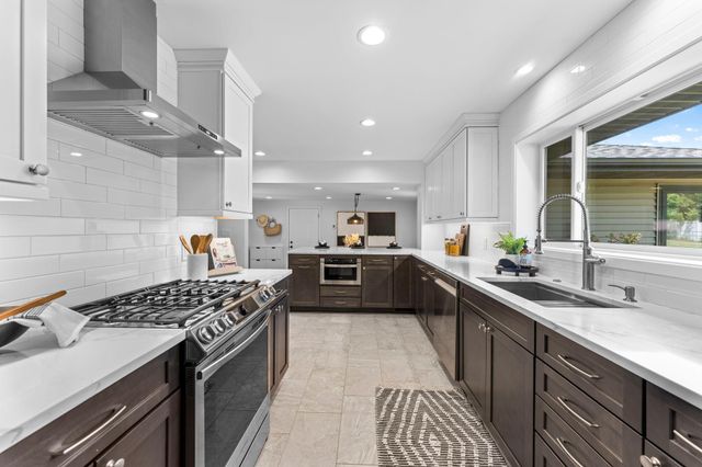 1619 Constance Drive E, Golden Valley, MN 55422