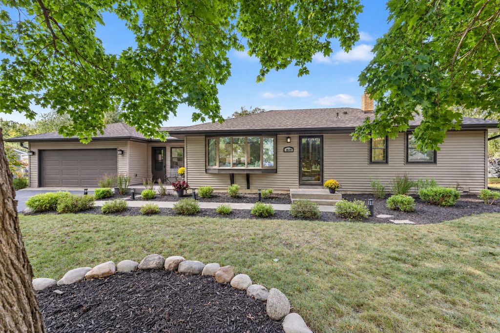 1619 Constance Drive E, Golden Valley, MN 55422 — photo 2
