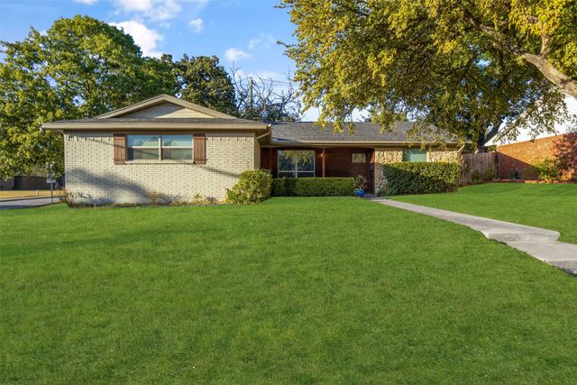 7101 Monterrey Drive, Fort Worth, TX 76112