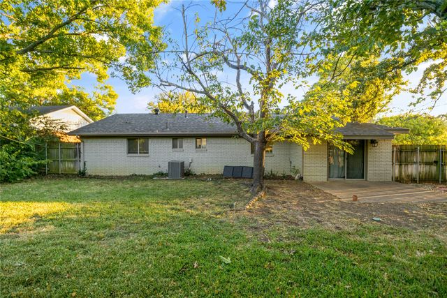 7101 Monterrey Drive, Fort Worth, TX 76112