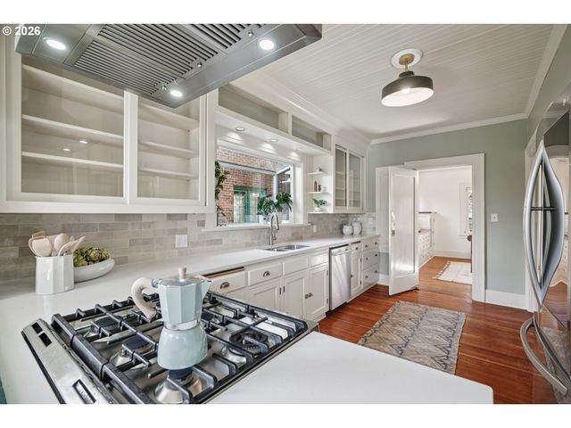 5216 Ne CLEVELAND Ave, Portland, OR 97211