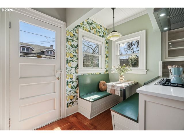 5216 Ne CLEVELAND Ave, Portland, OR 97211