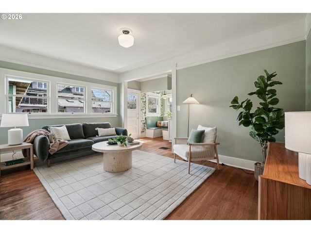 5216 Ne CLEVELAND Ave, Portland, OR 97211