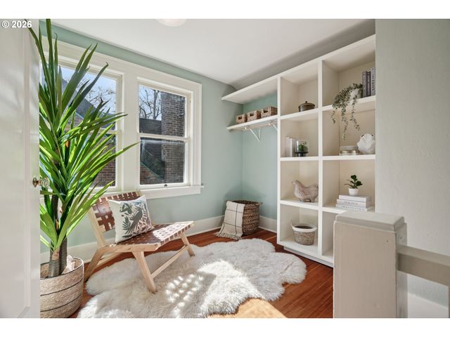 5216 Ne CLEVELAND Ave, Portland, OR 97211