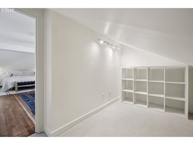 5216 Ne CLEVELAND Ave, Portland, OR 97211