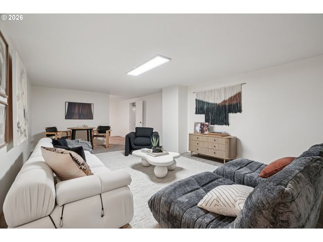 5216 Ne CLEVELAND Ave, Portland, OR 97211