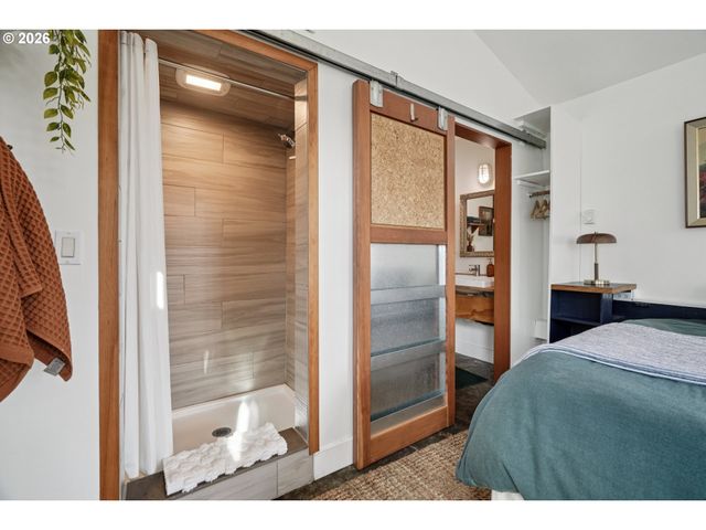 5216 Ne CLEVELAND Ave, Portland, OR 97211