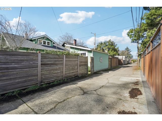 5216 Ne CLEVELAND Ave, Portland, OR 97211