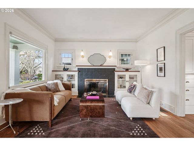 5216 Ne CLEVELAND Ave, Portland, OR 97211