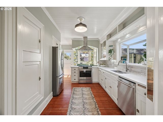 5216 Ne CLEVELAND Ave, Portland, OR 97211