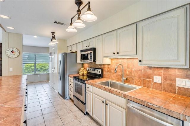 325 Beachside Drive, Trinidad, TX 75163